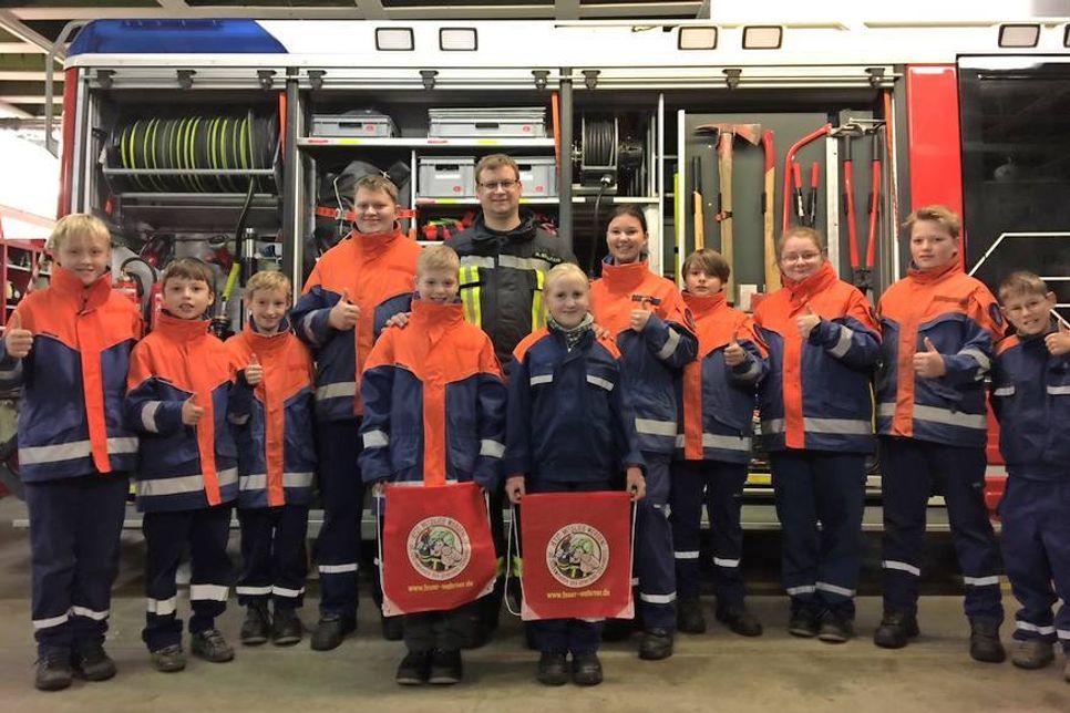 Die „ersten Früchte “ werden geerntet - es konnten zwei Kids von der KFS 80 an das Team der JFS 80 übergeben werden.