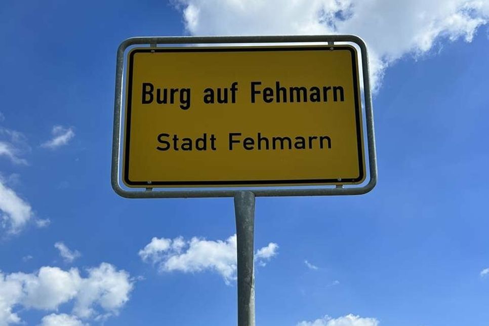 Ihr erstes Ziel war die Hauptstadt der Insel: Burg.