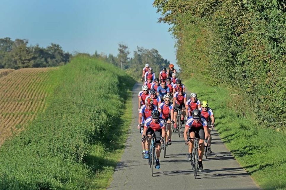 Auf und ab durchs Hügelland: Die Rennradgruppe des LTV Kiel-Ost schwärmt aus und freut sich über Gleichgesinnte, die mit Spaß am 3. Oktober am Almabtrieb teilnehmen.