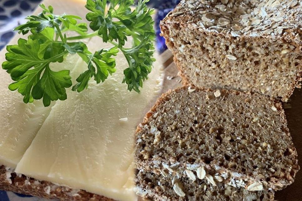 Schwarzbrot backen ist gar nicht so schwer.