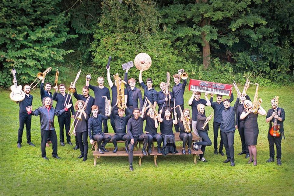 ... und die MHL-Big Band aus Lübeck - unter der Leitung von Prof. Bernd Ruf - gestalten wieder die Big Band-Night im Maritim Seehotel. (Fotos: Veranstalter)