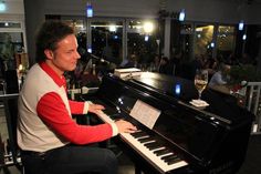 Im „Pier 19“ gab‘s leichte Tischmusik zum Auftakt und Stimmung nach dem Dessert mit „The Pianoman“ Klaus Porath.