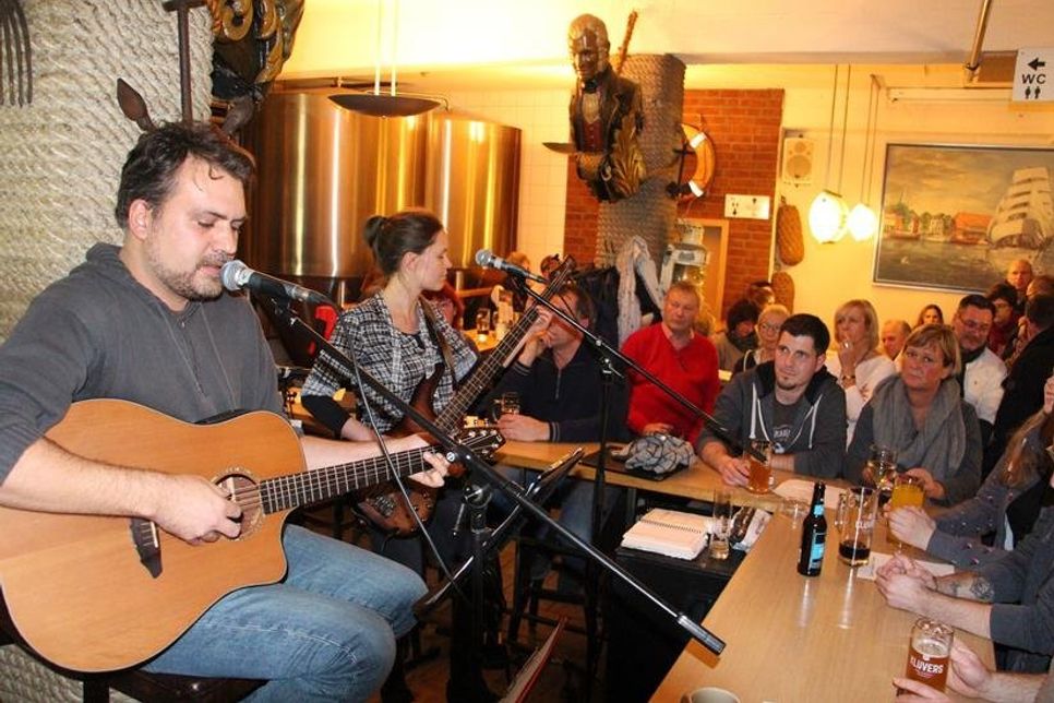 In Klüver‘s Brauhaus haute das Trio Baumann-Bergmann-Pokinsson sein Publikum vom Hocker.
