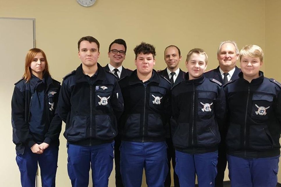 Der neue Vorstand für das Jahr 2020: Angelina Klukas, Nico Klukas, Connor Sellmann, Lucas Schütt, Justin-Lukas Riß (v. lks.); hintere Reihe: Kevin Ackermann, Tim Neumann und Hartmut Junge (v. lks.).