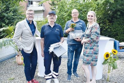 Die frisch Geehrten aus dem sozialgesellschaftlichen Bereich, Jürgen Nüß (2.v.li.) und Harald Möller, mit Bürgervorsteherin Anja Evers und Bürgermeister Sven Partheil-Böhnke.