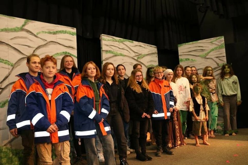 Die Jugendwehr Roge/Sierksdorf zu Besuch in der Kulturscheune Süsel.