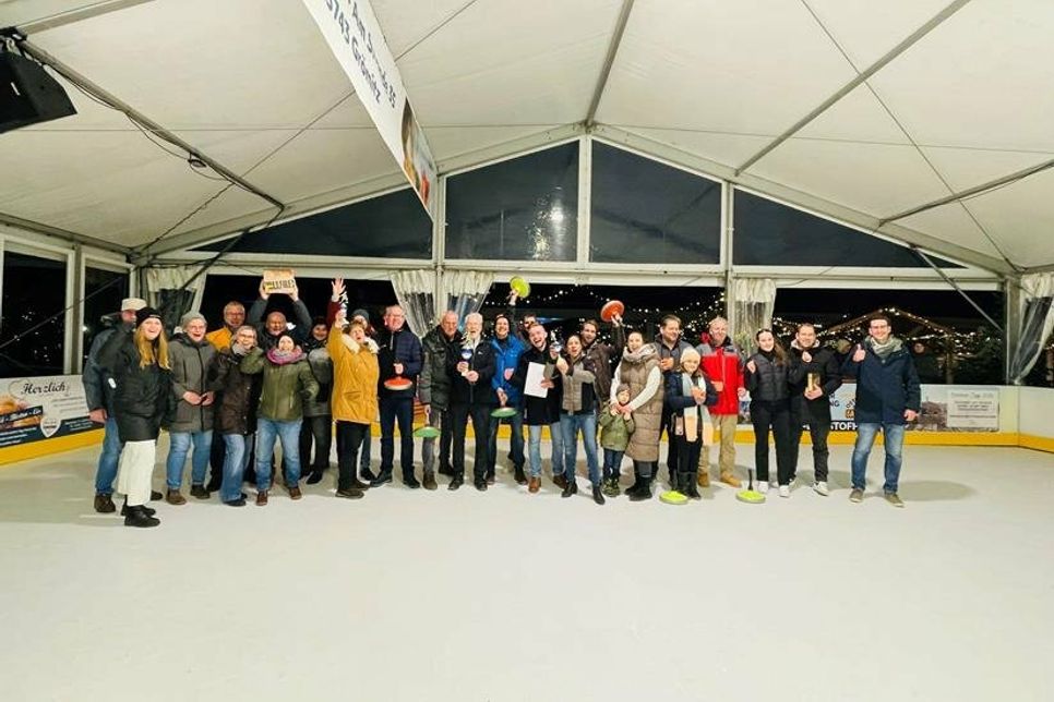 Siegerehrung der Grömitzer Eisstockschieß-WM.