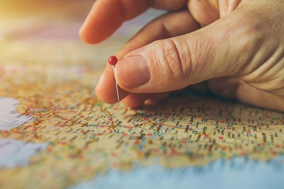 Bei der Reiseplanung gibt es derzeit sehr viel mehr als sonst zu beachten. Reisebüros stehen mit Rat und Tat zur Seite.