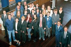 Alle Freigesprochenen aus dem Bereich Ostholstein, im Foto rechts Sebastian Grothkopp IHK Lübeck (stellvertretender Leiter Aus- und Weiterbildung) und Matthias Drespling 1. Vorsitzender des DEHOGA Kreisverbandes Ostholstein. (Foto: DEHOGA-OH)