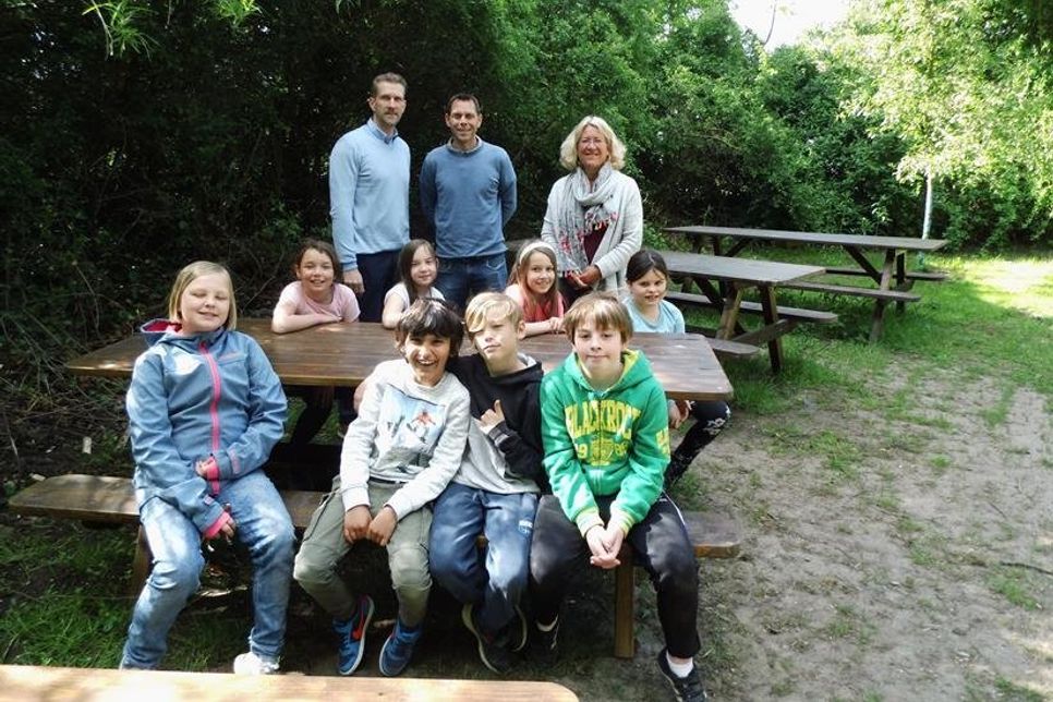 „Grünes Klassenzimmer“ im Schulgarten der Grundschule.