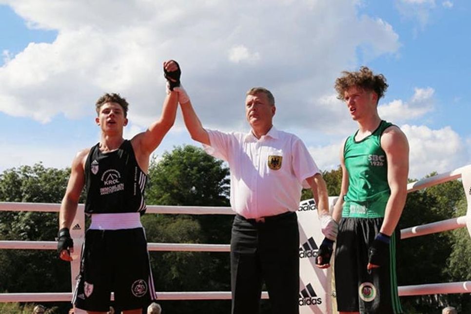 Alexander Graf (links) vom Boxclub Preetz setzt Siegesserie in Berlin fort