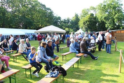 Schlemmen, feiern, mitfiebern vor schönster kulisse - das Sommerfest der Feuerwehr Cismar ist bei Einheimischen und Gästen