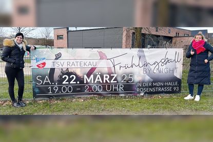 Wiebke Sindt (re.) und Julia Buß gehören zum Veranstaltungsteam des Frühlingsballs „Ratekau by Night“.
