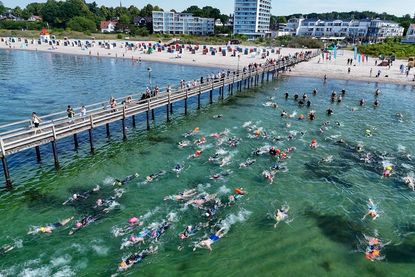 Nach der erfolgreichen zweiten Etappe des Seebrückenschwimmens (Foto) musste die dritte Etappe wetterbedingt abgebrochen werden.