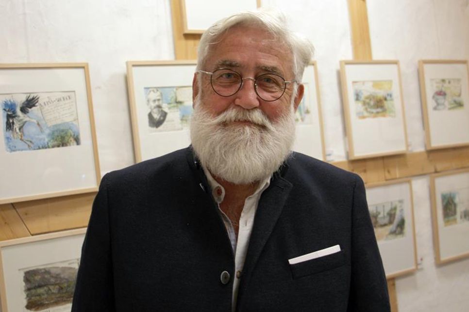 Dr. Jürgen Henrich präsentierte seine Werke in der Festscheune auf dem Paasch-Eyler-Platz, die Grundlage für den neuen Kunstkalender „Schön hier oben“ sind.