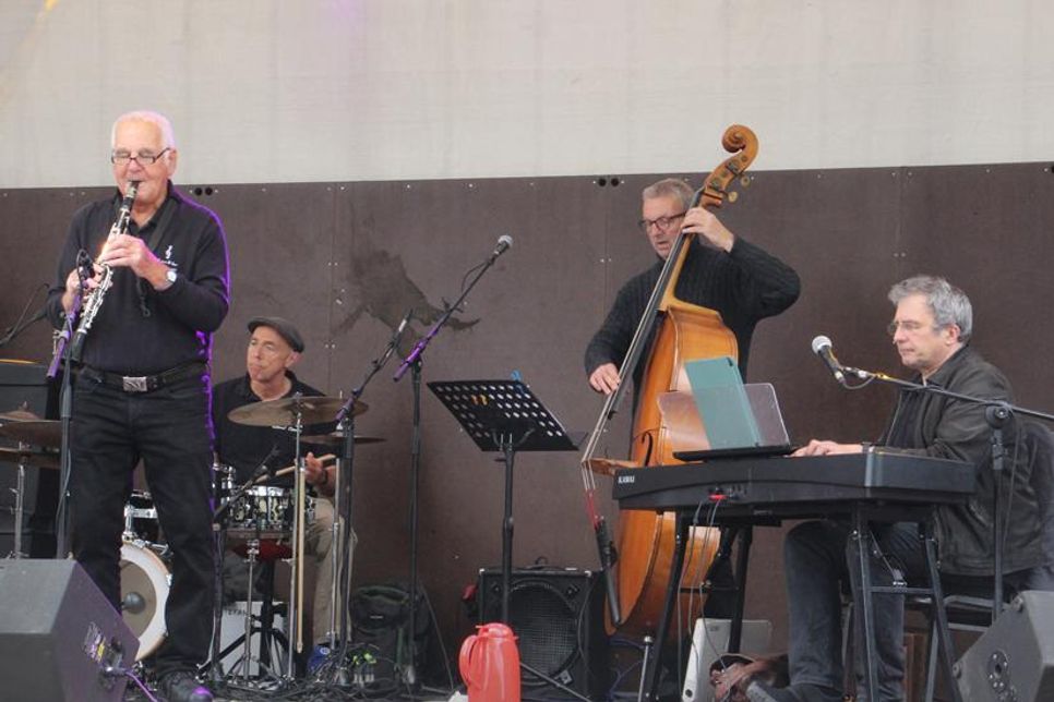 Die Clarinet and Sax Revival Group sorgte mit beschwingten Melodien für musikalische Unterhaltung bei der Eröffnung des Seefestes.