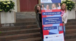 Gleichstellungsbeauftragte Natalia von Levetzow (lks.) und Britta Müller von der BeratungsstelleFrau & Beruf laden zum Workshop ein.