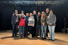 Das Ensemble vereint auf der Bühne.