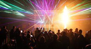 Dieses eindrucksvolle Farbenspiel wurde von vielen per Video festgehalten. (Fotos: Christian Lück)