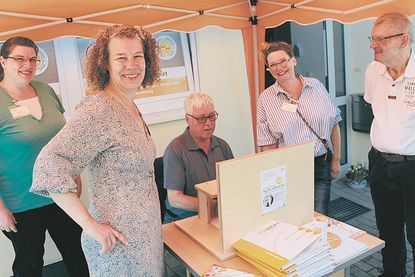 Uwe Giermann (Bildmitte) vom BDH-KV Rendsburg-Eckernförde besuchte den Tag der offenen Tür der Malenter Kolleginnen und Kollegen (v.l.) Nicole Janner, Annika Schneekloth, Susanne Franken und dem Ehrenamtler Hans-Peter Koch.