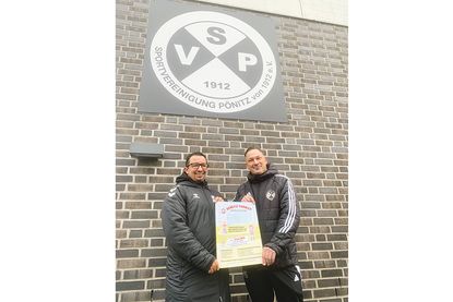 Paulo Chavez, Abteilungsleiter Herrenfussball (links), und Maurice Stempa, Abteilungsleiter Jugendfußball, Jugendobmann und Trainer der C-Jugend Mannschaft, freuen sich auf viele Besucher und Spenden beim Benefiz-Jugendfußballturnier am 21. Dezember in Pönitz.