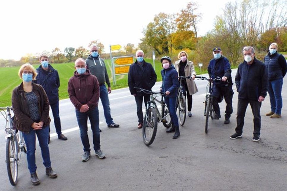 Die Dorfschaften rund um die Kreisstraße 55 von Pönitz nach Eutin haben sich zusammengetan, um den Ausbau eines Radweges zu bewirken – erster Schritt ist eine Unterschrif-tenaktion, an der sich von Woltersmühlen über Kesdorf, Barkau, Gothendorf bis nach Groß Meinsdorf alle Dörfer beteiligen