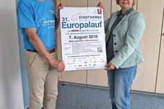 Vera Litzka (Werkleiterin Stadtwerke Neustadt in Holstein), Peter Massny (Gesamtleitung Europalauf).