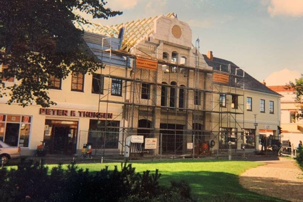 Kurz vor dem Richfest im August 1998 begann der Ausbau der 2. Etage, die heute mit Gauben ausgestattet ist.