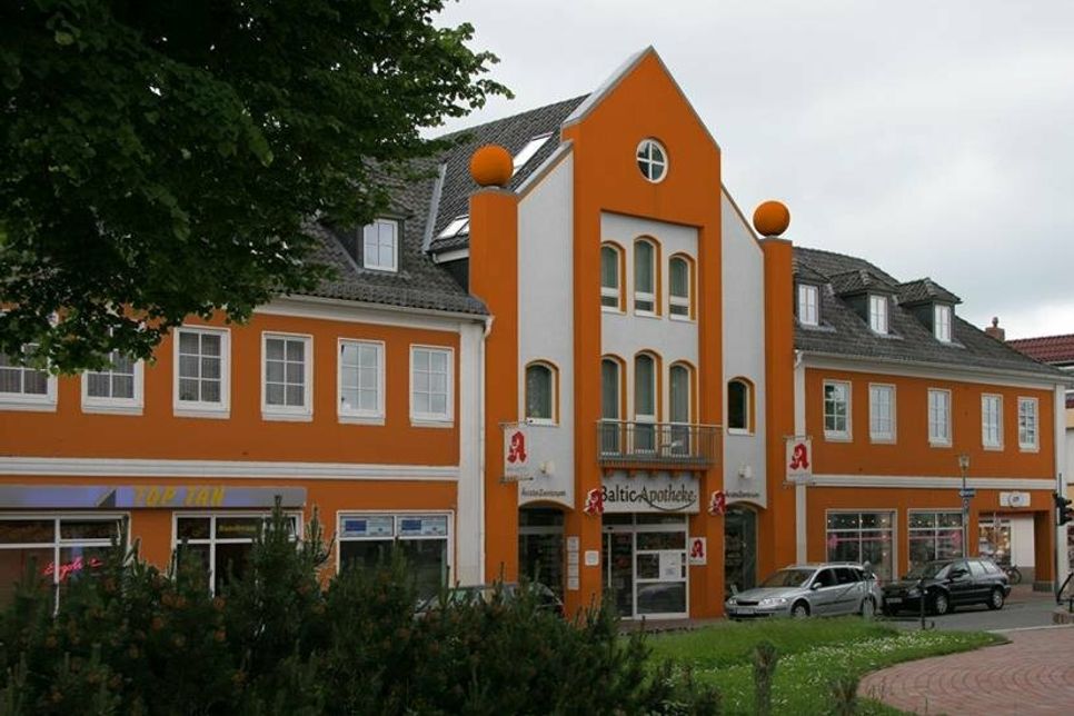 Von 1998 bis 2006 war das Ärzte-Zentrum farblich noch in orange und weiß gestaltet.
