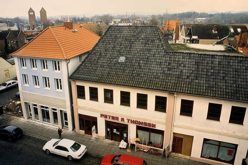 Blick von der Stadtkirche auf das damalige „Thomsen-Haus“.