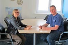 Die Werkleiterin Vera Litzka ist stolz auf ihren Auszubildenen Jonas Klemens.