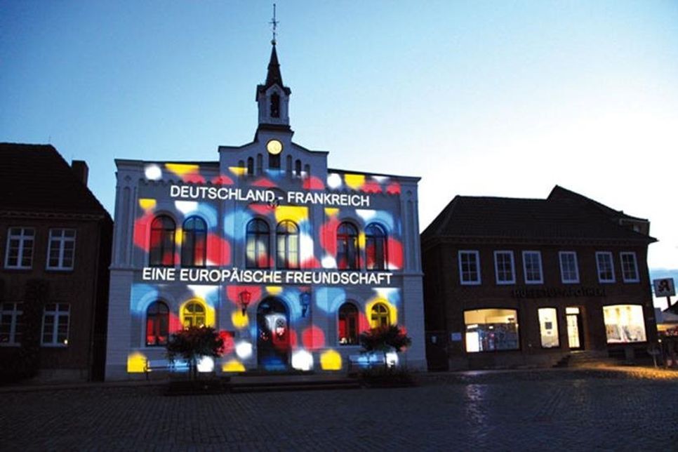 Das Oldenburger Rathaus bot eine gute Projektionsfläche für die Bildpräsentation.