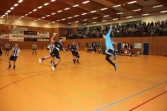 HSG-Spieler Fabian Kaiser beim Torwurf.