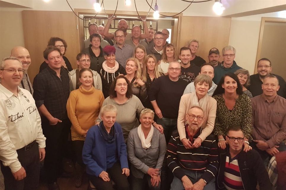 Schüler und Lehrer der Grund- und Hauptschule am Steinkamp trafen sich nach 31 Jahren wieder.