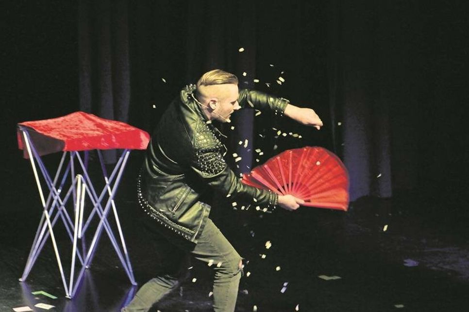 Überzeugte mit Tempo und ungewöhnlichen Showeinlagen: Illusionist „Paul2K“ aus Lensahn.