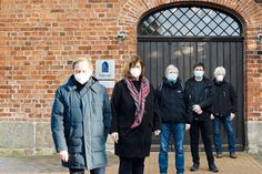 Orts-Termin an der Marienkirche in Ahrensbök im Januar 2021: Ingo Gädechens (v.l.), Matthias Höls (Leiter der Bauabteilung des Kirchenkreises), Volker Schmechel (Kirchengemeinderat), Pastorin Kirstin Mewes-Goeze und Architekt Thomas Uhlen.