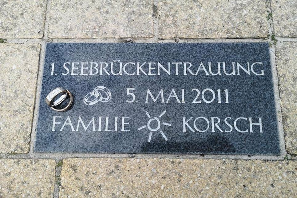 Erinnerung für die Ewigkeit im Yachthafen, wo damals der Heiratsantrag erfolgt ist.