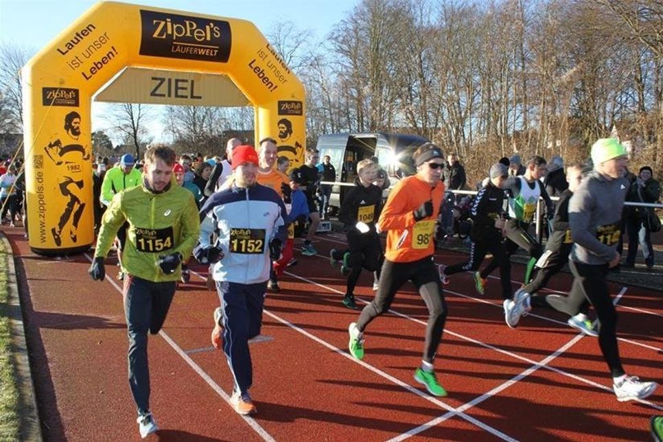 Der Strart des reporter Lauf auf dem Gogenkrog Sportplatz.