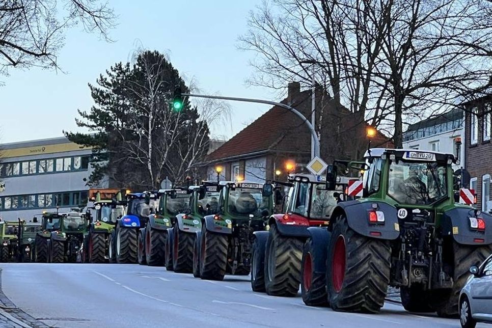 Trecker so weit das Auge reicht.