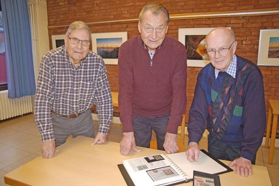 Jan Weichel, Horst Zwiener und Klaus Rühr (v. l.) wissen zu schätzen, wenn sie Raritäten zu sehen bekommen.