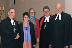 Propst Peter Barz, Pastorin Dr. Claudia Süssenbach, Gabriela Graf, Propst Dirk Süssenbach und Pastor Michael (v. lks.). (Foto: Kirchenkreis Ostholstein / Marco Heinen)