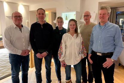 Der Vorstand des Dehoga-Ortsvereins Kellenhusen bleibt nach Wiederwahl einiger Mitglieder unverändert: Kassenwart Kai-Peter Liedtke, Vorsitzender Torsten Eifler, Beisitzerin Sabine Kruse-Puck, Schriftführerin Jennifer Sausner, 2. Vorsitzender Heino Puck und Beisitzer Gunnar Steenbock (v. lks.).