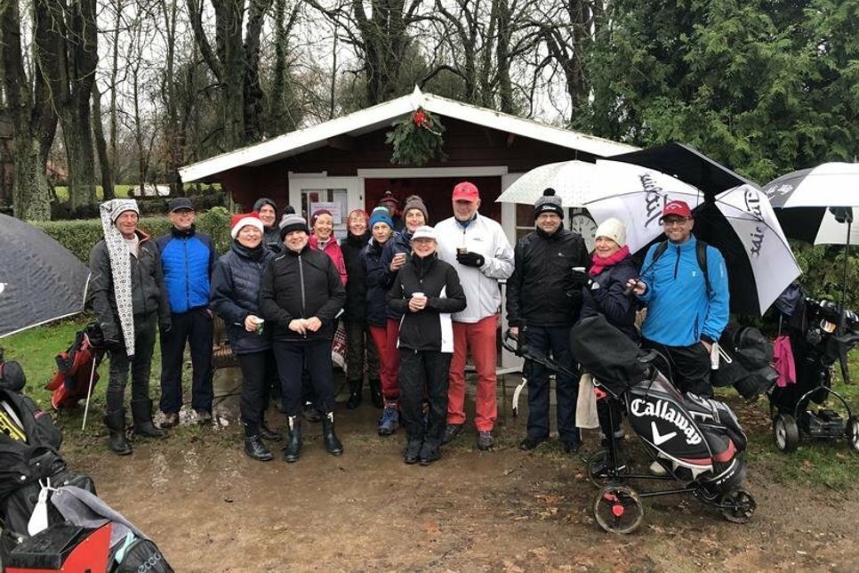 Die Golfer vor der Nikolaus-Hütte.