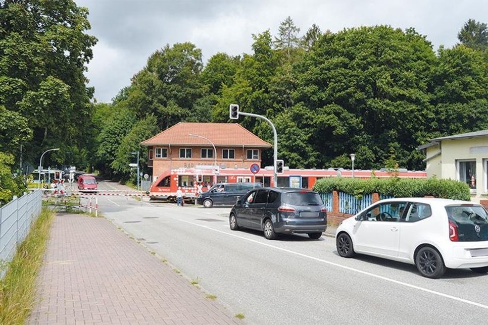 Bad Schwartau ist durch den Schienenverkehr schon jetzt stark betroffen, der Stadtteil Kaltenhof häufig am Tag vom Ortskern abgeschnitten. Vor dem Hintergrund stark ansteigenden Güterzugverkehrs sollte ein sieben Meter tiefer Trog das Problem lösen. Aus Sicht der SPD Bad Schwartau reichen die bewilligten Summen aber nicht einmal für den minimal erforderlichen Lärmschutz.