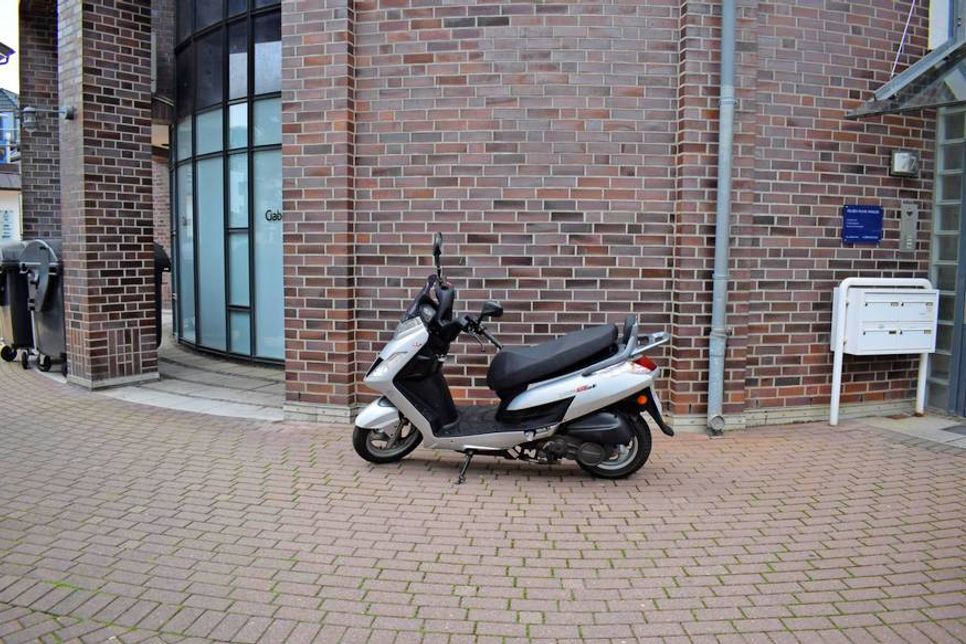 Der zur Flucht vorgesehenen Roller.