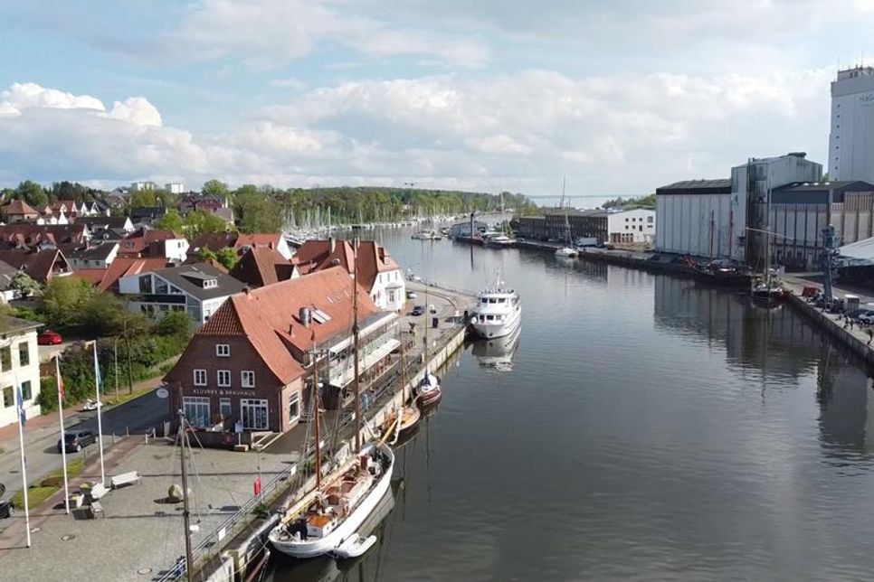 Neustädter Hafen an der Ostsee: Beliebtes Ausflugsziel in Ostholstein mit maritimem Ambiente – nicht nur per Webcam, sondern auch live vor Ort erlebbar.