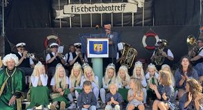 Neptun und seine Nixen dürfen beim Fischerbudentreff nicht fehlen. Nach dem Traditionsumzug am Sonntag geht das Programm an der Fischerhütte mit Frühschoppen und Musik weiter.