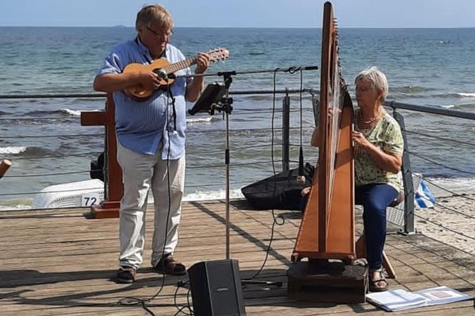 „Klang-Wellen“ ist eine Veranstaltung im Rahmen der Sommerkirche in der Lübecker Bucht.