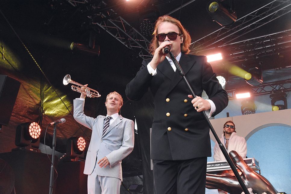 Das letzte StrandKonzert am Sonntagabend war ausverkauft und wurde zum Highlight des Wochenendes: „Roy Bianco & Die Abbrunzati Boys“ sorgten für mega Stimmung an der Wasserkante.