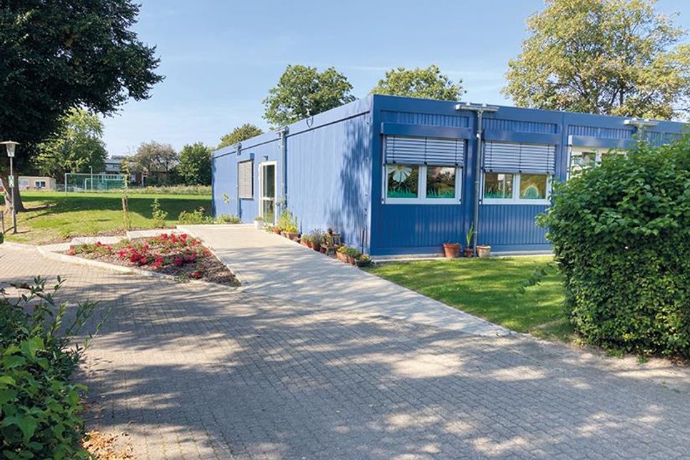 Aufgrund der gestiegenen Schüler- und Mitarbeiterzahlen mussten an zwei der drei Stockelsdorfer Grundschulen Container aufgestellt werden. Das Land fördert diese Maßnahme mit einer beträchlichen Summe.